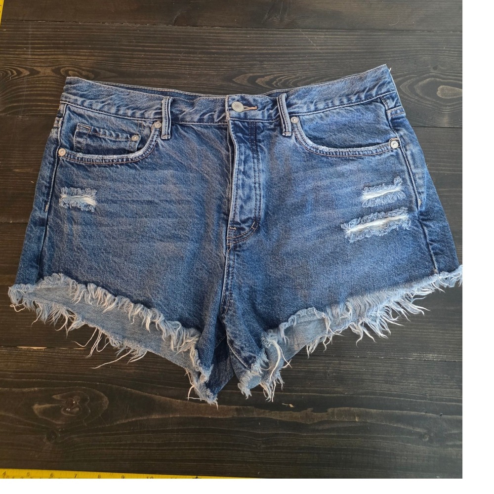 Free People We the Free distressed Cut off Jean Shorts Size 29 Button‎ fly